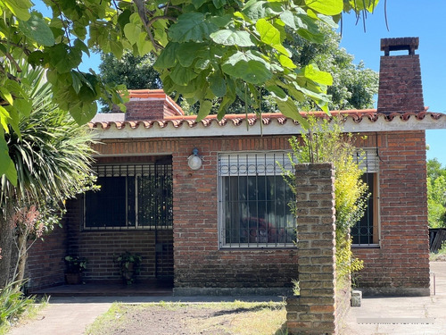 Venta Casa Union , 3 Dorm ,padron Unico A Cuadras De Av 8 De Octubre.