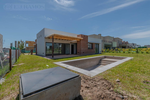 Casa En Venta En El Barrio Vistas, Puertos / Escobar