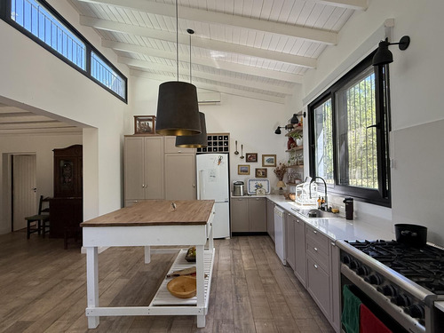 Encantadora Casa Quinta A La Venta En El Prestigioso Barrio La Araucaria| Lobos