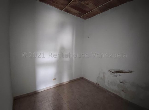 Casa En Venta En Pleno Casco Central De Turmero(1)