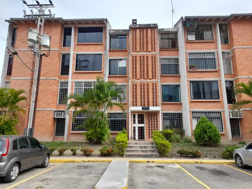 Nestor Y Vanessa Venden Apartamento En Naguanagua Jardin Cotoperi Foa-2880