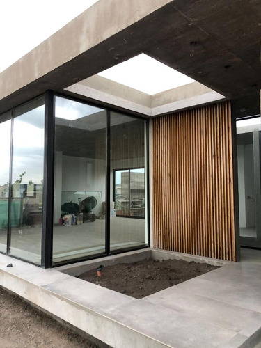 Casa En Venta Con Renta-barrio San Felipe-canning