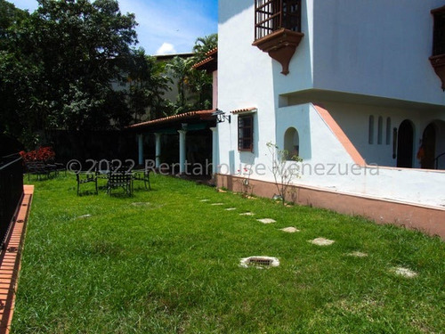 Hermosa Quinta De Arquitectura Colonial En Prados Del Este