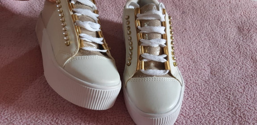 Tênis Branco Com Dourado