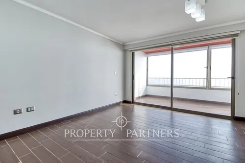 Departamento De 4 Habitaciones, Primera Línea En C...