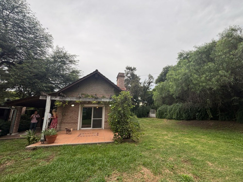 Villa Allende Golf. Casa En Venta De 3 Dormitorios Cochera, Pileta Y Gran Parque