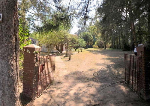 Venta De Casa Quinta De 4 Amb Con Pileta Y Gran Parque Guernica.