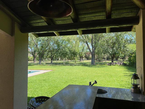 Casa En Venta Barrio Los Jazmines, Pilar Del Este