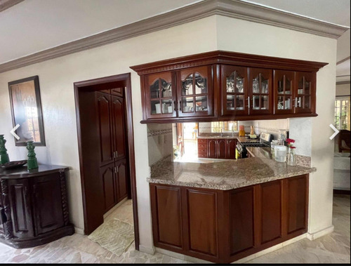 Se Vende Amplia Casa 2 Niveles Con Patio En Corales Del Sur