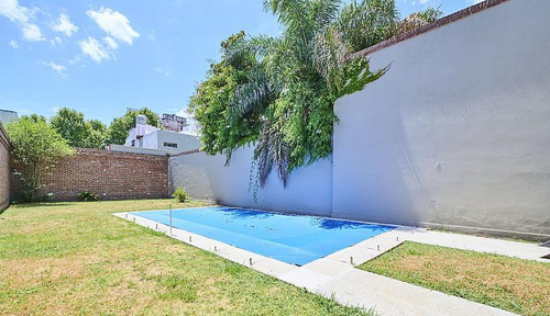 Impecable. Casa De Tres Plantas Con Ascensor Interno. Villa Urquiza. Pileta. Jardín.