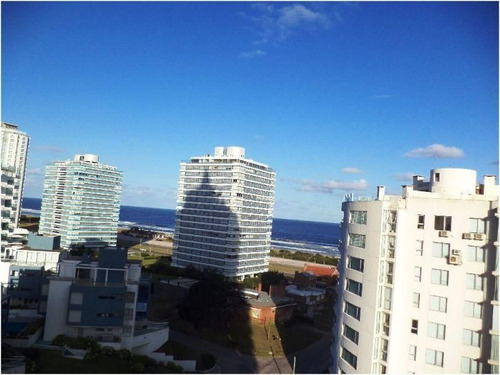 Apartamento En Alquiler Por Temporada De 3 Dormitorios En Playa Brava