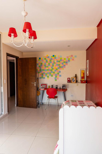 Casa De 4 Dormitorios En Venta En Yerba Buena - Los Olivos