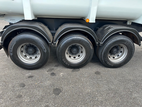 Carreta Semi Reboque Randon 25 Metros Com Pneus