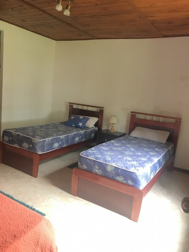 Chacra A 15 Minutos De Punta Del Este. 3 Dormitorios, Casita De Huespedes, Capacidad 10 Personas- Ref: 1135