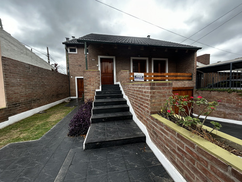 Alquiler - Casa En Villa Centenario