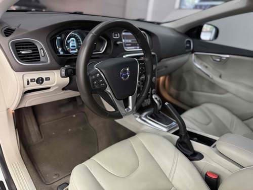 Volvo V40 2.0 T5 CROSS COUNTRY AWD TURBO GASOLINA 4P AUTOMÁTICO