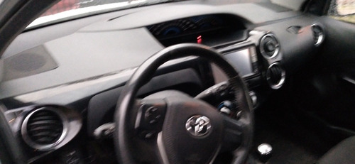 Toyota Etios 1.5 Cross 2015