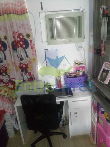 Imagem 10 de 15 de Portuguesa 2 Quartos, Cozinha Americana, Banheiro Com Box Blindex, Hidráulica E Elétrica Novas, 1 Vaga De Garagem. Apartamento - Ilap20483