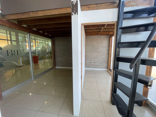 Comercial Villa Alemana Con Estacionamiento Para Clientes