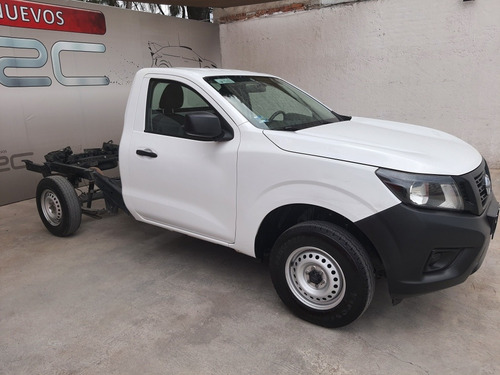 Imagen 14 de 15 de Nissan Np300 2.5 Chasis Cabina Dh Pack Seg Mt 2019