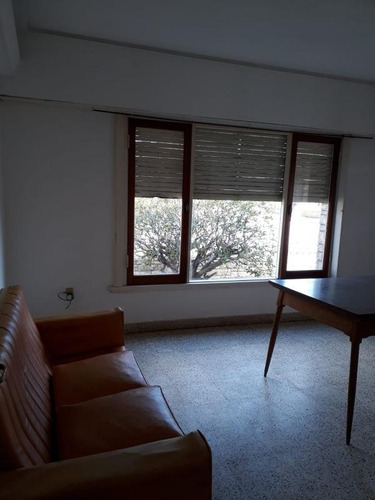 Casa En Venta - 3 Dormitorios 2 Baños 4 Cocheras - 600mts2 - Mechongue