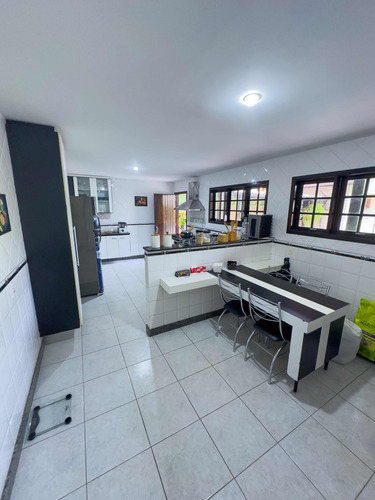 Casa Moderna Com 4 Suítes E Painel Solar Em Vargem Grande