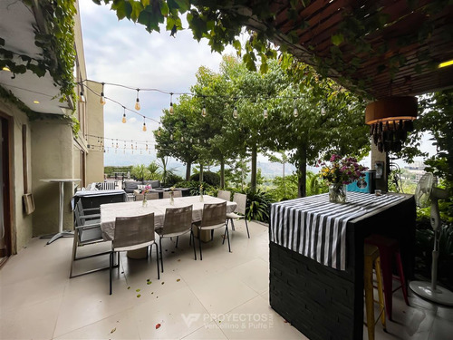 Casa En Venta De 5 Dorm. En Lo Barnechea