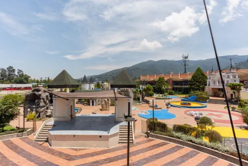 Local En Arriendo/venta En Guaymaral. Cod A4425