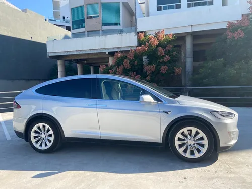 Tesla X 75 D 2017