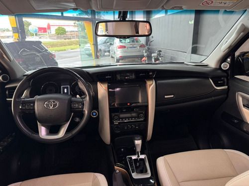 Toyota Hilux SW4 2.8 SRX DIAMOND 4X4 7 LUGARES 16V TURBO INTERCOOLER DIESEL 4P AUTOMÁTICO