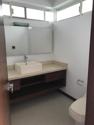 Hermosa Residencia En La Ceiba A La Venta