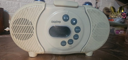 Radio Reloj Sanyo Beige (Usado)