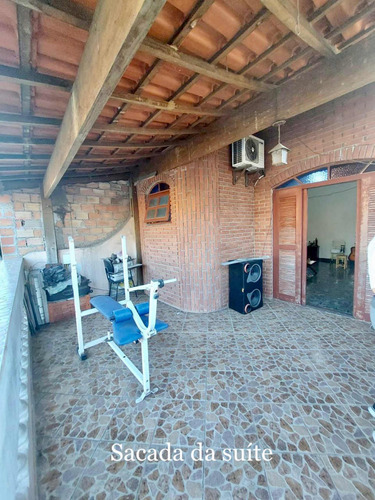 Casa Com 3 Quartos E 3 Banheiros