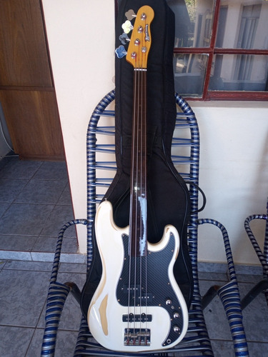 Imagem 2 de 5 de Baixo Nova Custom Fretless