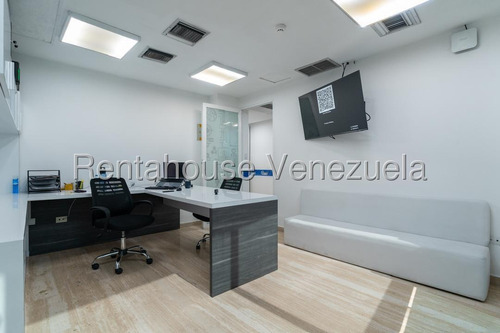 Hermosa Oficina En Venta - Urb. El Rosal.