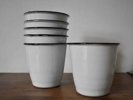 Imagen 2 de 4 de Vaso Enlozado Grande Tipo Chop Blanco Con Borde Negro