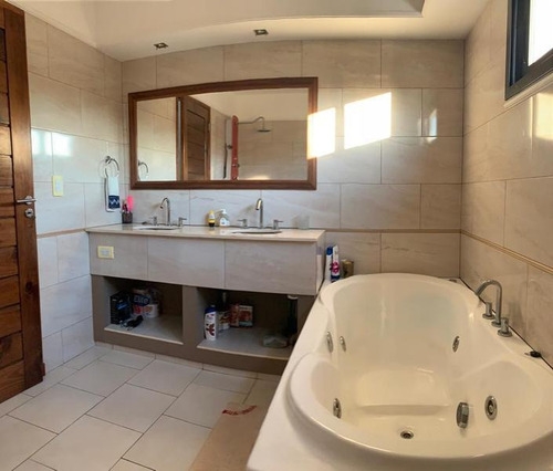 Imagen 23 de 29 de Venta Con Renta - Casa En Saint Thomas Este