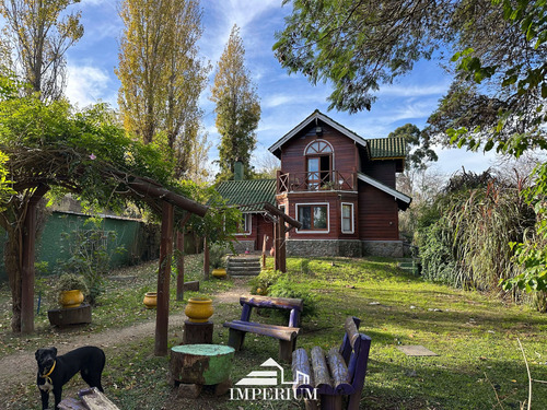 Oportunidad Hermosa Cabaña Con Gran Terreno En Avenida Lezica