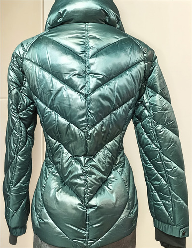 Chamarra Guess Tea Con Cuello De Tortuga Para Dama