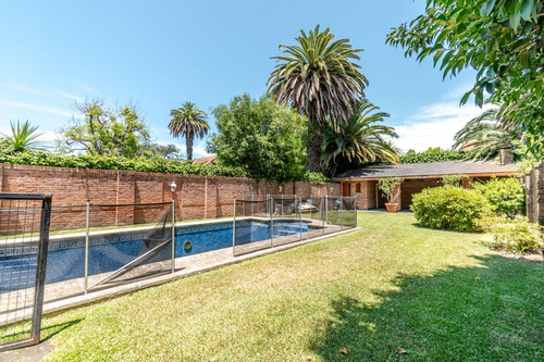 Imponente Casa Con Gran Parque En La Lucila, Zona Con Los Mejores Colegios.