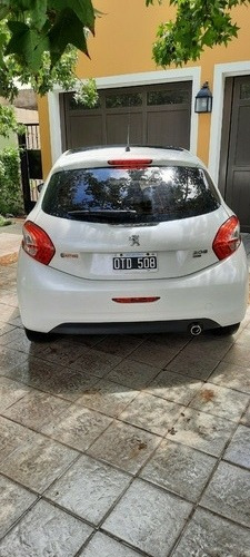 Peugeot 208 Allure 1.6 Touchscreen 5 Puertas Modelo 2015