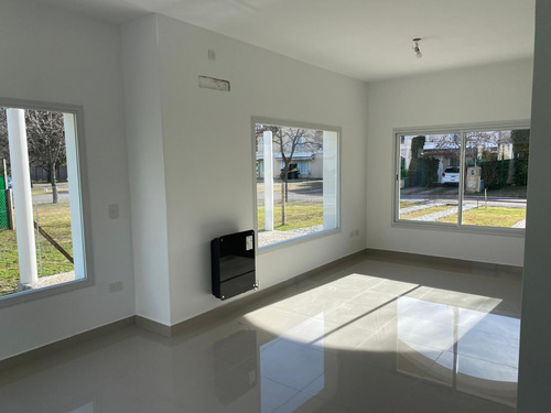 Casa En Venta - 3 Amb En Las Margaritas, Pilar