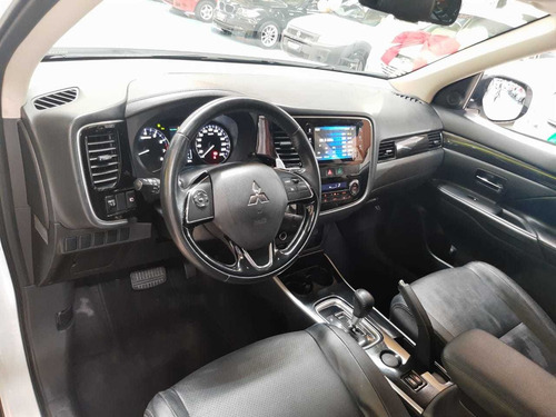 Imagem 8 de 12 de Mitsubishi Outlander 2017 2.0 L4 Cvt 5p **64 Mil Km**