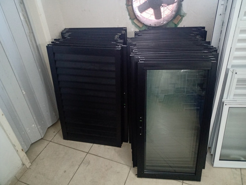 Imagem 4 de 5 de Maxi-ar, Portas De Giro, Portão Balcão E Venzianas.
