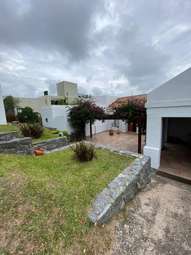 Casa En  Venta En Estancia Q2, 5 Dormitorios. Excelente Oportunidad, Estilo Colonial