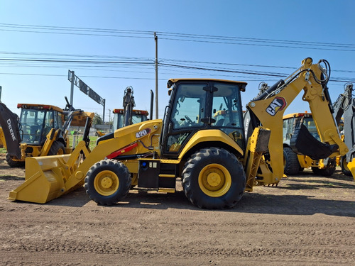 Retroexcavadora Caterpillar 420 2020
