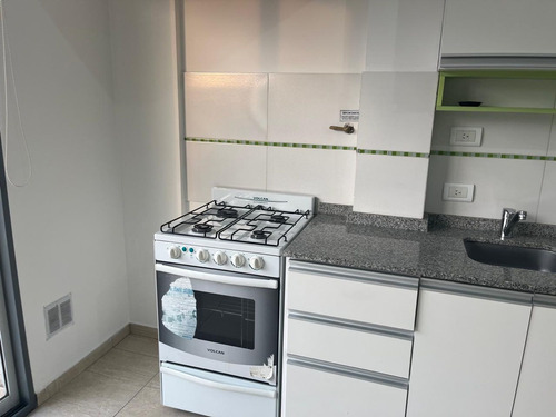 Venta Caseros Amplio Monoambiente Bajas Expensas