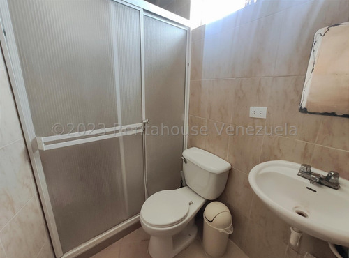 Rosa Rodríguez Vende Townhouse En Cabudare 24-11884