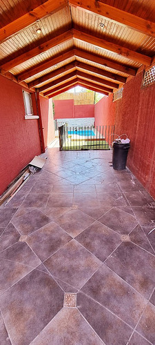 Excelente Casa 3d/2b Con Piscina Y 2 Estacionamientos