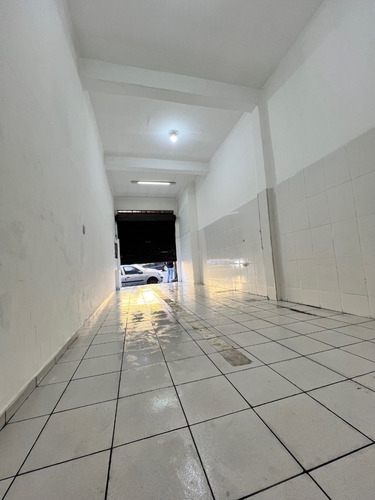 Aluga-se Salão Tipo Comercial Com 38 Metros.